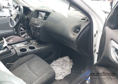 2015 Nissan Pathfinder S z USA, uszkodzony, nr VIN 5N1AR2MN1FC712984